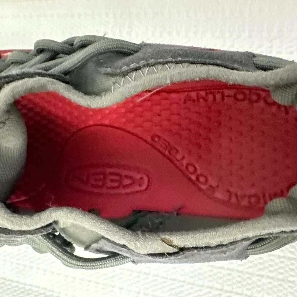 Keen Uneek Sandals Youth Boys Size 3 Gray Red Hiking Trail